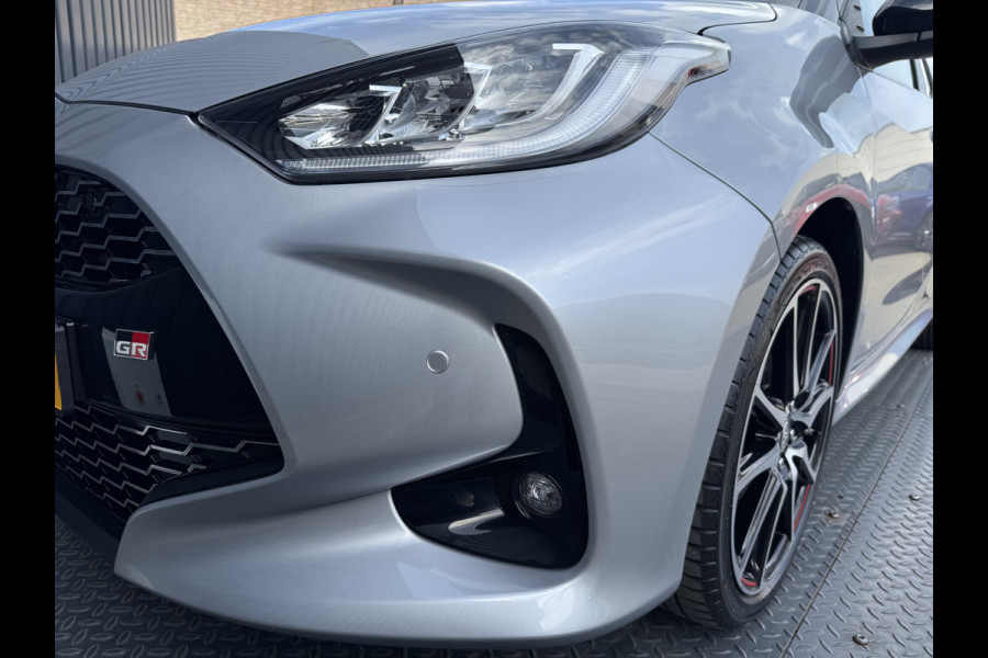 Toyota Yaris 1.5 Hybrid 130 GR Sport / Bi tone | 7.200 km | 1ste particuliere eigenaar | Rijklaar!! Toyota Yaris 1.5 Hybrid 130 GR Sport / Bi tone | 7.200 km | 1ste particuliere eigenaar | Rijklaar!!