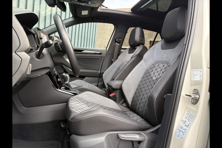 Volkswagen T-Roc 1.5 TSI R-Line Business | Panodak | Beats | Keyless | Trekhaak afnb | IQ Light | Side Assist | Prijs Rijklaar!! Volkswagen T-Roc 1.5 TSI R-Line Business | Panodak | Beats | Keyless | Trekhaak afnb | IQ Light | Side Assist | Prijs Rijklaar!!