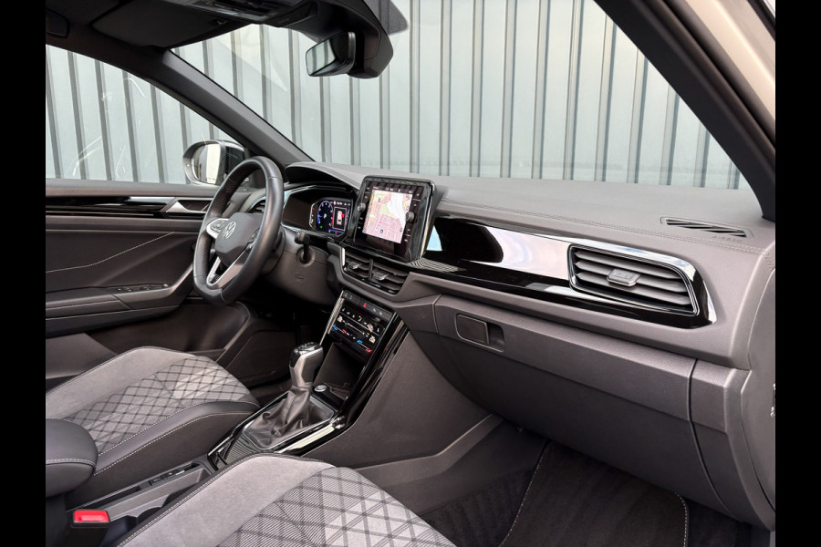 Volkswagen T-Roc 1.5 TSI R-Line Business | Panodak | Beats | Keyless | Trekhaak afnb | IQ Light | Side Assist | Prijs Rijklaar!! Volkswagen T-Roc 1.5 TSI R-Line Business | Panodak | Beats | Keyless | Trekhaak afnb | IQ Light | Side Assist | Prijs Rijklaar!!