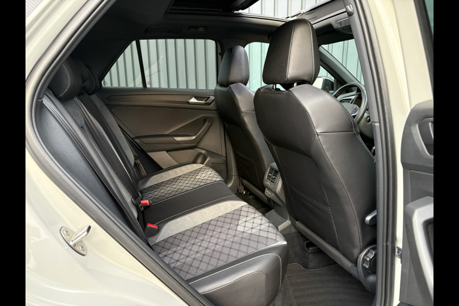 Volkswagen T-Roc 1.5 TSI R-Line Business | Panodak | Beats | Keyless | Trekhaak afnb | IQ Light | Side Assist | Prijs Rijklaar!! Volkswagen T-Roc 1.5 TSI R-Line Business | Panodak | Beats | Keyless | Trekhaak afnb | IQ Light | Side Assist | Prijs Rijklaar!!