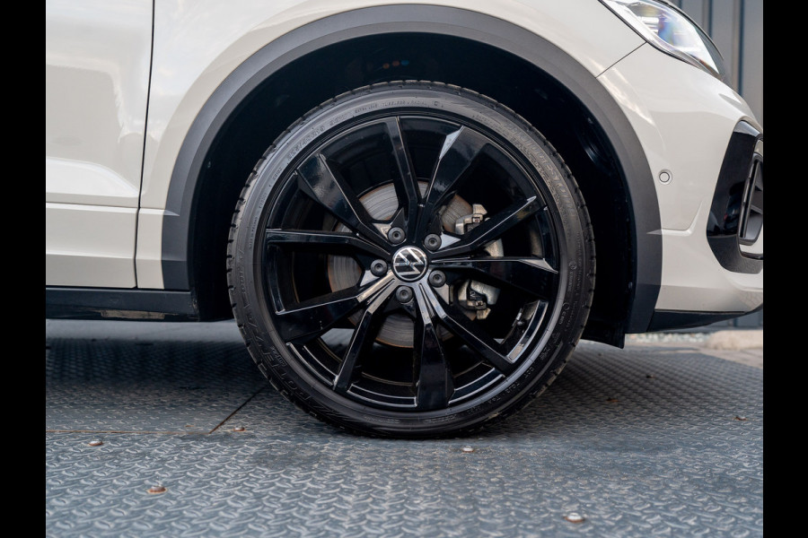 Volkswagen T-Roc 1.5 TSI R-Line Business | Panodak | Beats | Keyless | Trekhaak afnb | IQ Light | Side Assist | Prijs Rijklaar!! Volkswagen T-Roc 1.5 TSI R-Line Business | Panodak | Beats | Keyless | Trekhaak afnb | IQ Light | Side Assist | Prijs Rijklaar!!