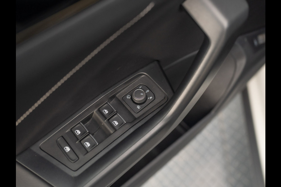 Volkswagen T-Roc 1.5 TSI R-Line Business | Panodak | Beats | Keyless | Trekhaak afnb | IQ Light | Side Assist | Prijs Rijklaar!! Volkswagen T-Roc 1.5 TSI R-Line Business | Panodak | Beats | Keyless | Trekhaak afnb | IQ Light | Side Assist | Prijs Rijklaar!!