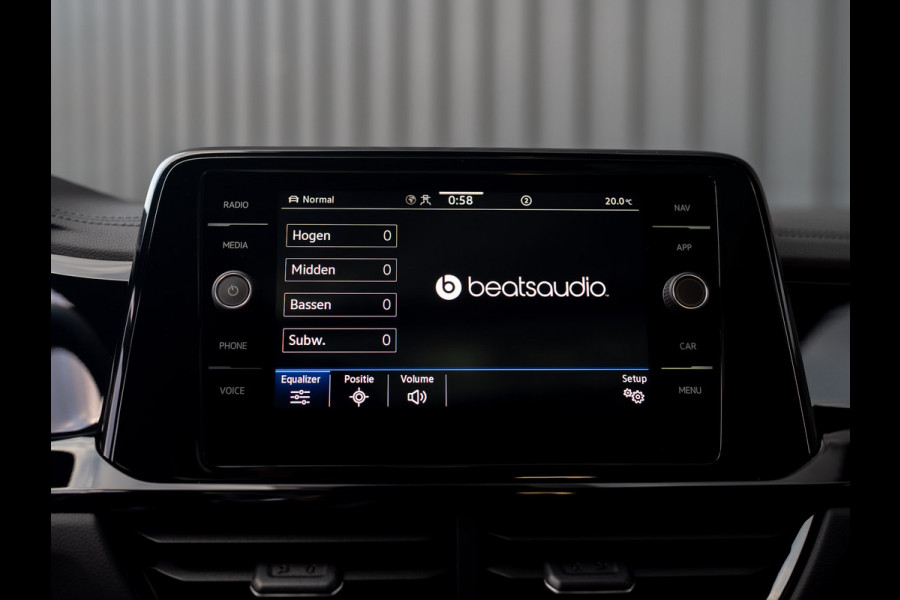 Volkswagen T-Roc 1.5 TSI R-Line Business | Panodak | Beats | Keyless | Trekhaak afnb | IQ Light | Side Assist | Prijs Rijklaar!! Volkswagen T-Roc 1.5 TSI R-Line Business | Panodak | Beats | Keyless | Trekhaak afnb | IQ Light | Side Assist | Prijs Rijklaar!!