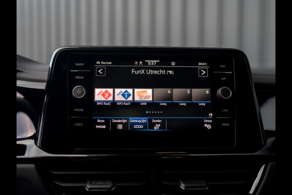 Volkswagen T-Roc 1.5 TSI R-Line Business | Panodak | Beats | Keyless | Trekhaak afnb | IQ Light | Side Assist | Prijs Rijklaar!! Volkswagen T-Roc 1.5 TSI R-Line Business | Panodak | Beats | Keyless | Trekhaak afnb | IQ Light | Side Assist | Prijs Rijklaar!!