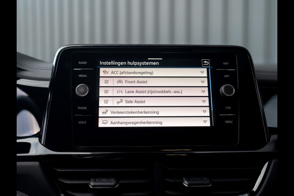 Volkswagen T-Roc 1.5 TSI R-Line Business | Panodak | Beats | Keyless | Trekhaak afnb | IQ Light | Side Assist | Prijs Rijklaar!! Volkswagen T-Roc 1.5 TSI R-Line Business | Panodak | Beats | Keyless | Trekhaak afnb | IQ Light | Side Assist | Prijs Rijklaar!!