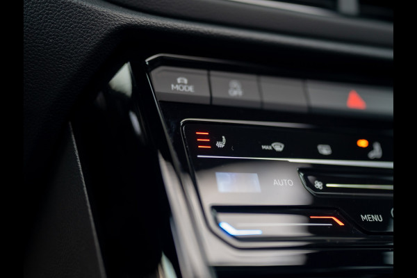 Volkswagen T-Roc 1.5 TSI R-Line Business | Panodak | Beats | Keyless | Trekhaak afnb | IQ Light | Side Assist | Prijs Rijklaar!! Volkswagen T-Roc 1.5 TSI R-Line Business | Panodak | Beats | Keyless | Trekhaak afnb | IQ Light | Side Assist | Prijs Rijklaar!!