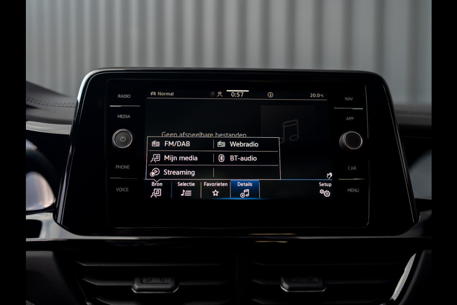Volkswagen T-Roc 1.5 TSI R-Line Business | Panodak | Beats | Keyless | Trekhaak afnb | IQ Light | Side Assist | Prijs Rijklaar!! Volkswagen T-Roc 1.5 TSI R-Line Business | Panodak | Beats | Keyless | Trekhaak afnb | IQ Light | Side Assist | Prijs Rijklaar!!