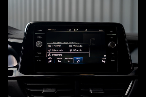 Volkswagen T-Roc 1.5 TSI R-Line Business | Panodak | Beats | Keyless | Trekhaak afnb | IQ Light | Side Assist | Prijs Rijklaar!! Volkswagen T-Roc 1.5 TSI R-Line Business | Panodak | Beats | Keyless | Trekhaak afnb | IQ Light | Side Assist | Prijs Rijklaar!!