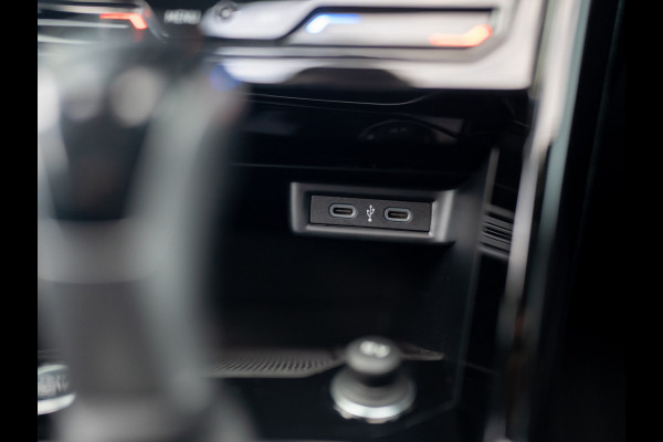 Volkswagen T-Roc 1.5 TSI R-Line Business | Panodak | Beats | Keyless | Trekhaak afnb | IQ Light | Side Assist | Prijs Rijklaar!! Volkswagen T-Roc 1.5 TSI R-Line Business | Panodak | Beats | Keyless | Trekhaak afnb | IQ Light | Side Assist | Prijs Rijklaar!!