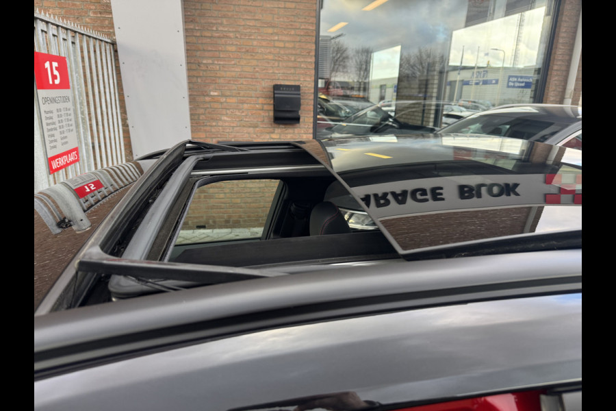Toyota Corolla Touring Sports 2.0 Hybrid Executive / Bi tone | Pano schuif- kantel dak | JBL | Head-up | Sport stoelen | Rijklaar!!! Toyota Corolla Touring Sports 2.0 Hybrid Executive / Bi tone | Pano schuif- kantel dak | JBL | Head-up | Sport stoelen | Rijklaar!!!