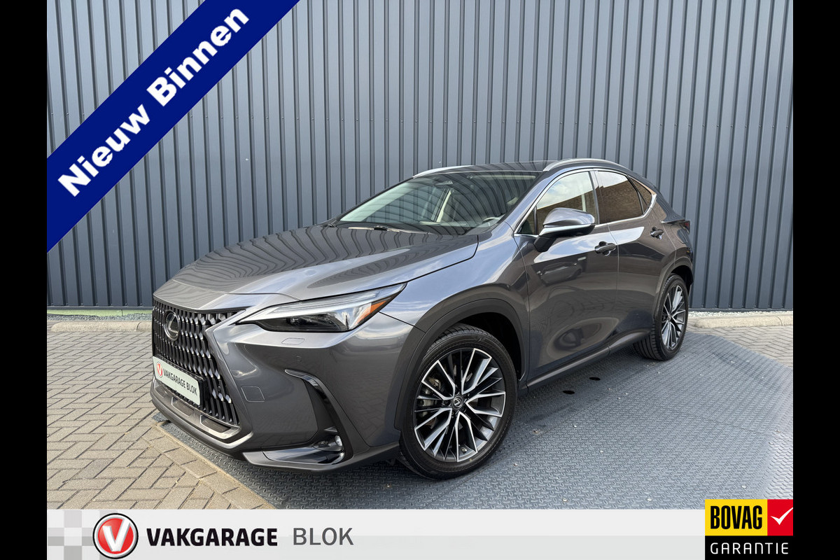 Lexus NX 450h+ AWD Executive / President | Schuif-/kanteldak | Sonic grey | 360 camera | Head-up | Rijklaar!! Lexus NX 450h+ AWD Executive / President | Schuif-/kanteldak | Sonic grey | 360 camera | Head-up | Rijklaar!!