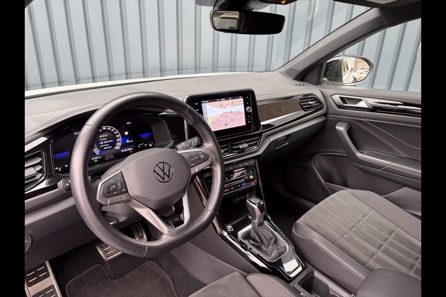 Volkswagen T-Roc 1.5 TSI 150Pk R-Line Business | Black Style | Keyless | IQ Light | 19'' | Trekhaak afnb. | Camera | Side Assist | Prijs Rijklaar!! Volkswagen T-Roc 1.5 TSI 150Pk R-Line Business | Black Style | Keyless | IQ Light | 19'' | Trekhaak afnb. | Camera | Side Assist | Prijs Rijklaar!!