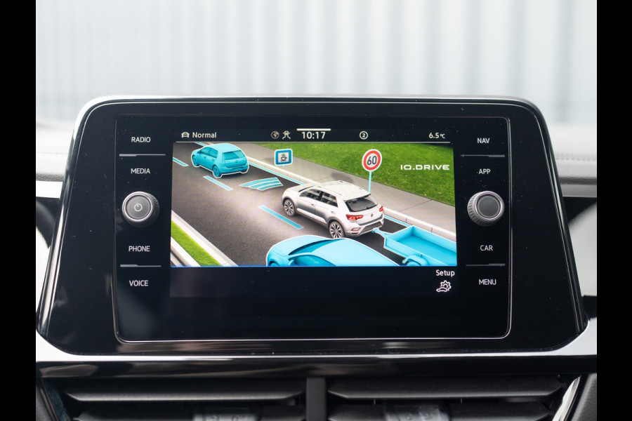 Volkswagen T-Roc 1.5 TSI 150Pk R-Line Business | Black Style | Keyless | IQ Light | 19'' | Trekhaak afnb. | Camera | Side Assist | Prijs Rijklaar!! Volkswagen T-Roc 1.5 TSI 150Pk R-Line Business | Black Style | Keyless | IQ Light | 19'' | Trekhaak afnb. | Camera | Side Assist | Prijs Rijklaar!!