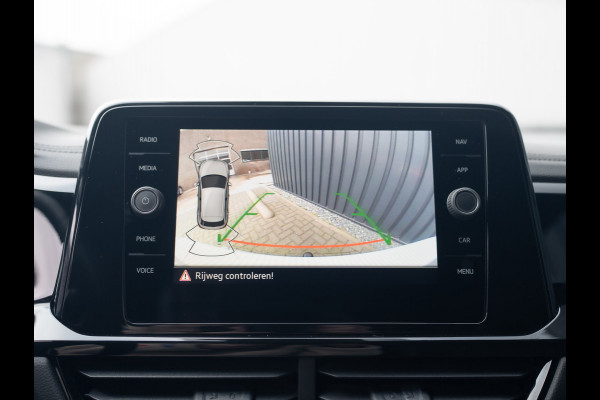 Volkswagen T-Roc 1.5 TSI 150Pk R-Line Business | Black Style | Keyless | IQ Light | 19'' | Trekhaak afnb. | Camera | Side Assist | Prijs Rijklaar!! Volkswagen T-Roc 1.5 TSI 150Pk R-Line Business | Black Style | Keyless | IQ Light | 19'' | Trekhaak afnb. | Camera | Side Assist | Prijs Rijklaar!!