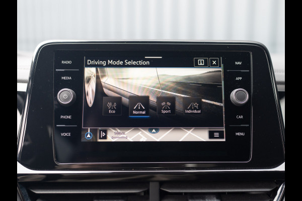 Volkswagen T-Roc 1.5 TSI 150Pk R-Line Business | Black Style | Keyless | IQ Light | 19'' | Trekhaak afnb. | Camera | Side Assist | Prijs Rijklaar!! Volkswagen T-Roc 1.5 TSI 150Pk R-Line Business | Black Style | Keyless | IQ Light | 19'' | Trekhaak afnb. | Camera | Side Assist | Prijs Rijklaar!!