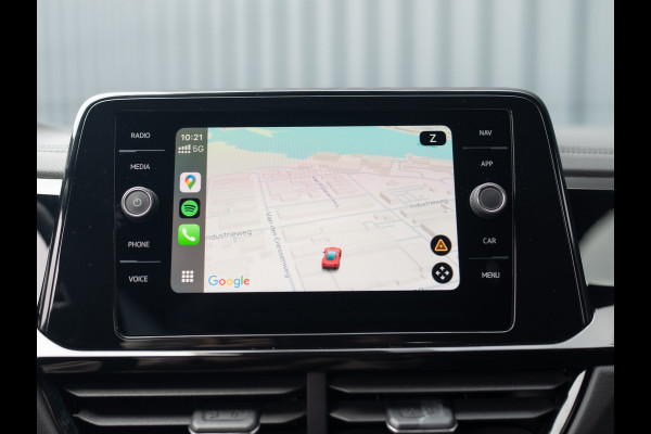 Volkswagen T-Roc 1.5 TSI 150Pk R-Line Business | Black Style | Keyless | IQ Light | 19'' | Trekhaak afnb. | Camera | Side Assist | Prijs Rijklaar!! Volkswagen T-Roc 1.5 TSI 150Pk R-Line Business | Black Style | Keyless | IQ Light | 19'' | Trekhaak afnb. | Camera | Side Assist | Prijs Rijklaar!!