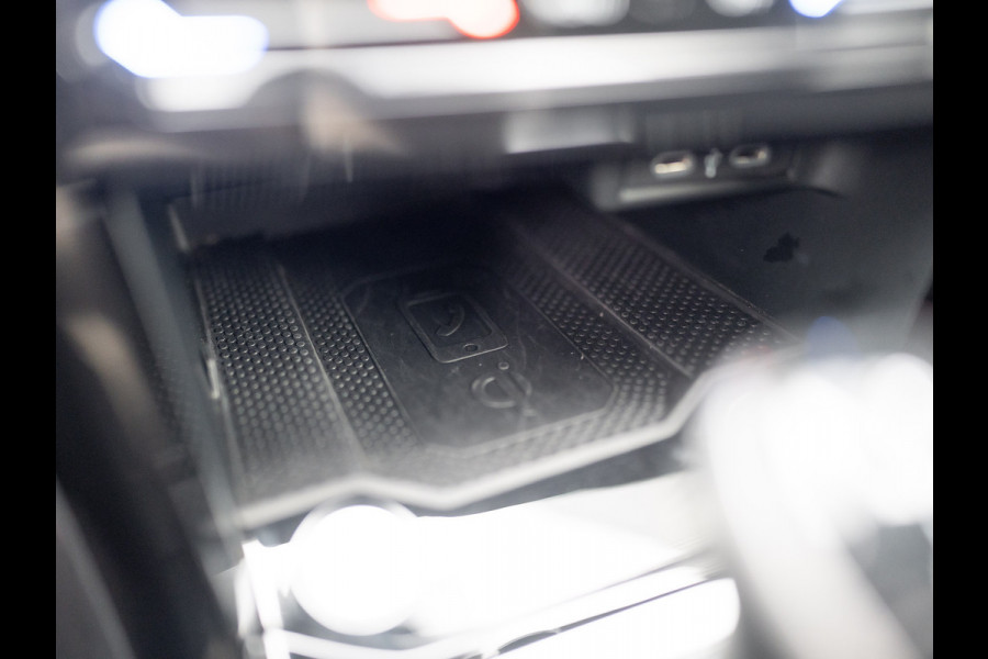 Volkswagen T-Roc 1.5 TSI 150Pk R-Line Business | Black Style | Keyless | IQ Light | 19'' | Trekhaak afnb. | Camera | Side Assist | Prijs Rijklaar!! Volkswagen T-Roc 1.5 TSI 150Pk R-Line Business | Black Style | Keyless | IQ Light | 19'' | Trekhaak afnb. | Camera | Side Assist | Prijs Rijklaar!!