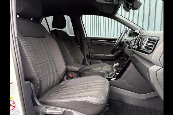 Volkswagen T-Roc 1.5 TSI 150Pk R-Line Business | Black Style | Keyless | IQ Light | 19'' | Trekhaak afnb. | Camera | Side Assist | Prijs Rijklaar!! Volkswagen T-Roc 1.5 TSI 150Pk R-Line Business | Black Style | Keyless | IQ Light | 19'' | Trekhaak afnb. | Camera | Side Assist | Prijs Rijklaar!!