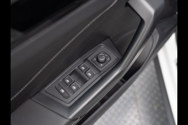 Volkswagen T-Roc 1.5 TSI 150Pk R-Line Business | Black Style | Keyless | IQ Light | 19'' | Trekhaak afnb. | Camera | Side Assist | Prijs Rijklaar!! Volkswagen T-Roc 1.5 TSI 150Pk R-Line Business | Black Style | Keyless | IQ Light | 19'' | Trekhaak afnb. | Camera | Side Assist | Prijs Rijklaar!!