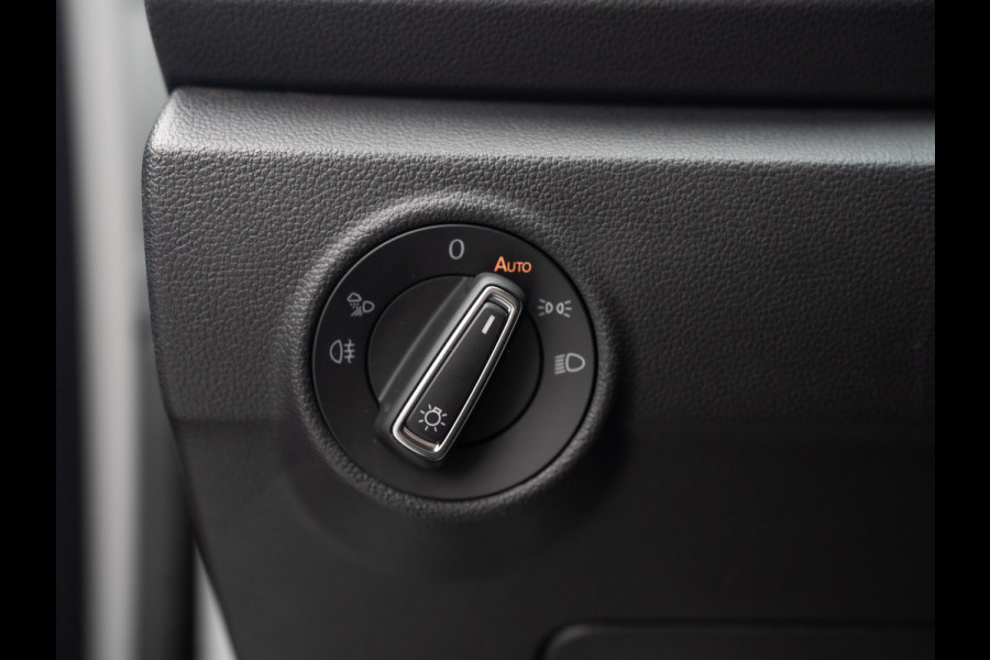 Volkswagen T-Roc 1.5 TSI 150Pk R-Line Business | Black Style | Keyless | IQ Light | 19'' | Trekhaak afnb. | Camera | Side Assist | Prijs Rijklaar!! Volkswagen T-Roc 1.5 TSI 150Pk R-Line Business | Black Style | Keyless | IQ Light | 19'' | Trekhaak afnb. | Camera | Side Assist | Prijs Rijklaar!!