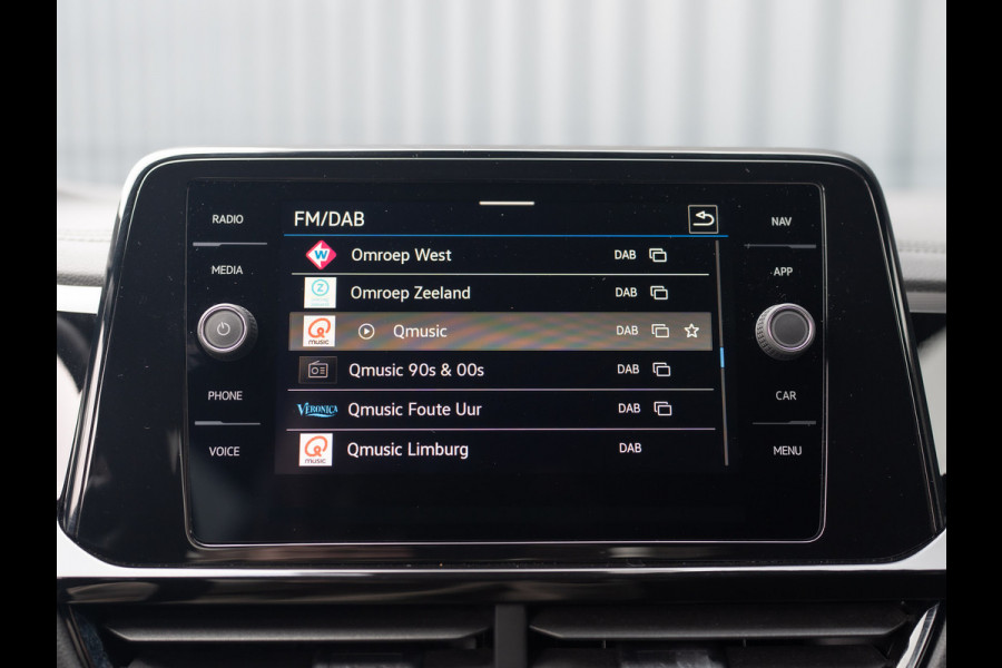 Volkswagen T-Roc 1.5 TSI 150Pk R-Line Business | Black Style | Keyless | IQ Light | 19'' | Trekhaak afnb. | Camera | Side Assist | Prijs Rijklaar!! Volkswagen T-Roc 1.5 TSI 150Pk R-Line Business | Black Style | Keyless | IQ Light | 19'' | Trekhaak afnb. | Camera | Side Assist | Prijs Rijklaar!!