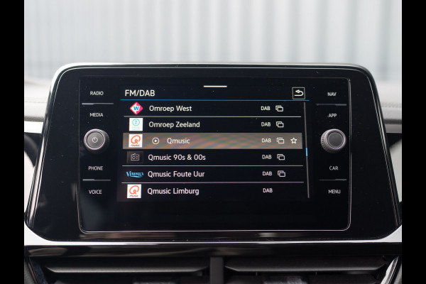 Volkswagen T-Roc 1.5 TSI 150Pk R-Line Business | Black Style | Keyless | IQ Light | 19'' | Trekhaak afnb. | Camera | Side Assist | Prijs Rijklaar!! Volkswagen T-Roc 1.5 TSI 150Pk R-Line Business | Black Style | Keyless | IQ Light | 19'' | Trekhaak afnb. | Camera | Side Assist | Prijs Rijklaar!!