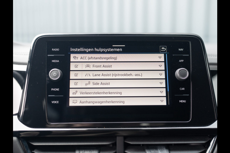 Volkswagen T-Roc 1.5 TSI 150Pk R-Line Business | Black Style | Keyless | IQ Light | 19'' | Trekhaak afnb. | Camera | Side Assist | Prijs Rijklaar!! Volkswagen T-Roc 1.5 TSI 150Pk R-Line Business | Black Style | Keyless | IQ Light | 19'' | Trekhaak afnb. | Camera | Side Assist | Prijs Rijklaar!!