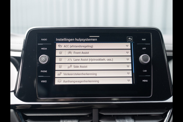 Volkswagen T-Roc 1.5 TSI 150Pk R-Line Business | Black Style | Keyless | IQ Light | 19'' | Trekhaak afnb. | Camera | Side Assist | Prijs Rijklaar!! Volkswagen T-Roc 1.5 TSI 150Pk R-Line Business | Black Style | Keyless | IQ Light | 19'' | Trekhaak afnb. | Camera | Side Assist | Prijs Rijklaar!!