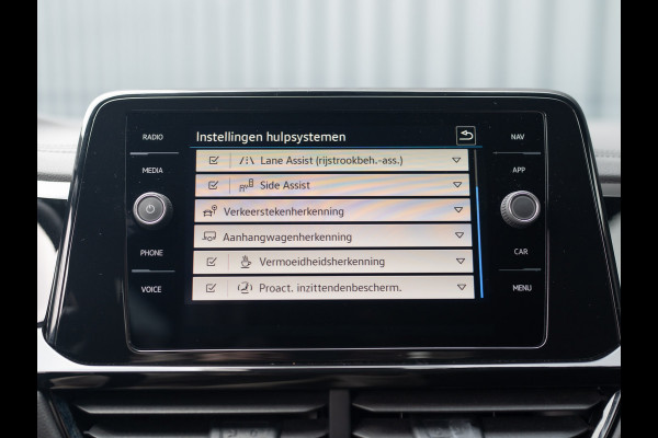 Volkswagen T-Roc 1.5 TSI 150Pk R-Line Business | Black Style | Keyless | IQ Light | 19'' | Trekhaak afnb. | Camera | Side Assist | Prijs Rijklaar!! Volkswagen T-Roc 1.5 TSI 150Pk R-Line Business | Black Style | Keyless | IQ Light | 19'' | Trekhaak afnb. | Camera | Side Assist | Prijs Rijklaar!!