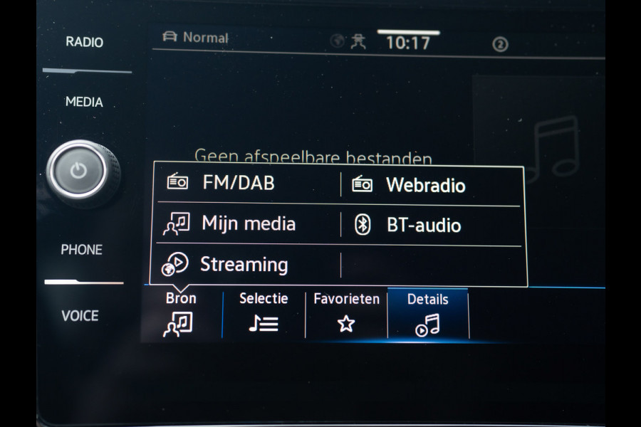 Volkswagen T-Roc 1.5 TSI 150Pk R-Line Business | Black Style | Keyless | IQ Light | 19'' | Trekhaak afnb. | Camera | Side Assist | Prijs Rijklaar!! Volkswagen T-Roc 1.5 TSI 150Pk R-Line Business | Black Style | Keyless | IQ Light | 19'' | Trekhaak afnb. | Camera | Side Assist | Prijs Rijklaar!!