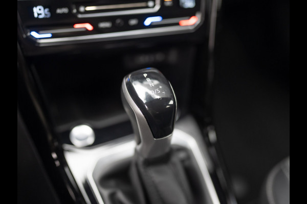 Volkswagen T-Roc 1.5 TSI 150Pk R-Line Business | Black Style | Keyless | IQ Light | 19'' | Trekhaak afnb. | Camera | Side Assist | Prijs Rijklaar!! Volkswagen T-Roc 1.5 TSI 150Pk R-Line Business | Black Style | Keyless | IQ Light | 19'' | Trekhaak afnb. | Camera | Side Assist | Prijs Rijklaar!!
