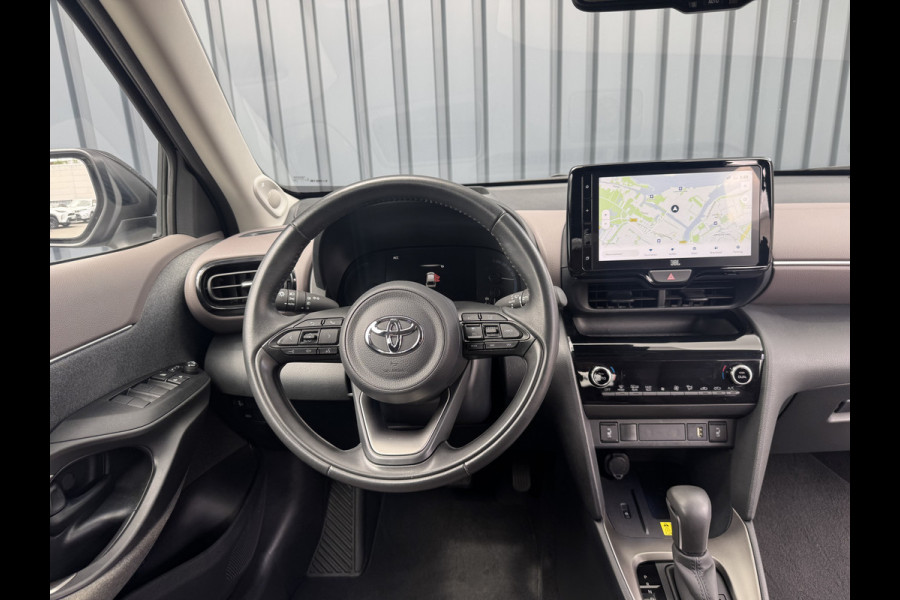 Toyota Yaris Cross 1.5 Hybrid Executive / Bi tone | Elektrische achterklep | JBL | Head-up | BSM | Rijklaar!!