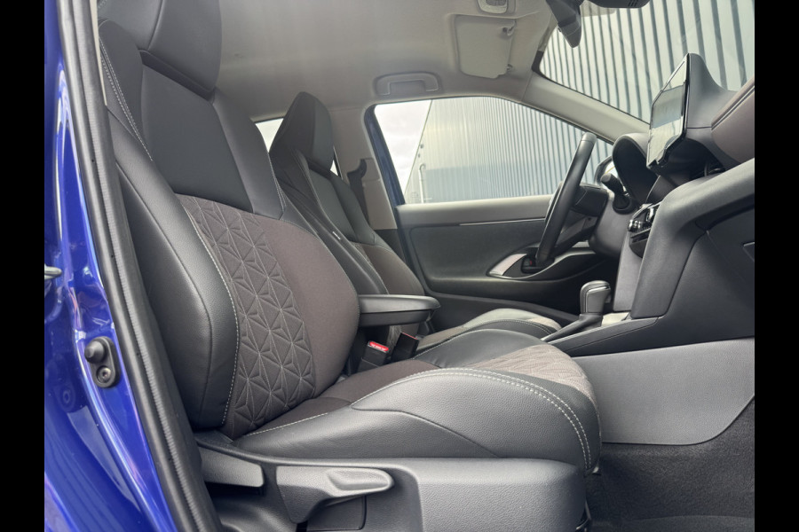 Toyota Yaris Cross 1.5 Hybrid Executive / Bi tone | Elektrische achterklep | JBL | Head-up | BSM | Rijklaar!!