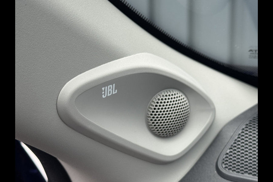 Toyota Yaris Cross 1.5 Hybrid Executive / Bi tone | Elektrische achterklep | JBL | Head-up | BSM | Rijklaar!!