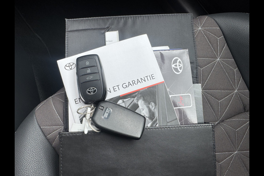 Toyota Yaris Cross 1.5 Hybrid Executive / Bi tone | Elektrische achterklep | JBL | Head-up | BSM | Rijklaar!!