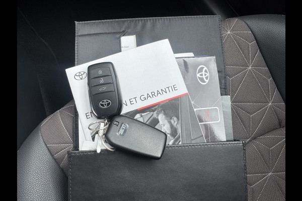 Toyota Yaris Cross 1.5 Hybrid Executive / Bi tone | Elektrische achterklep | JBL | Head-up | BSM | Rijklaar!!