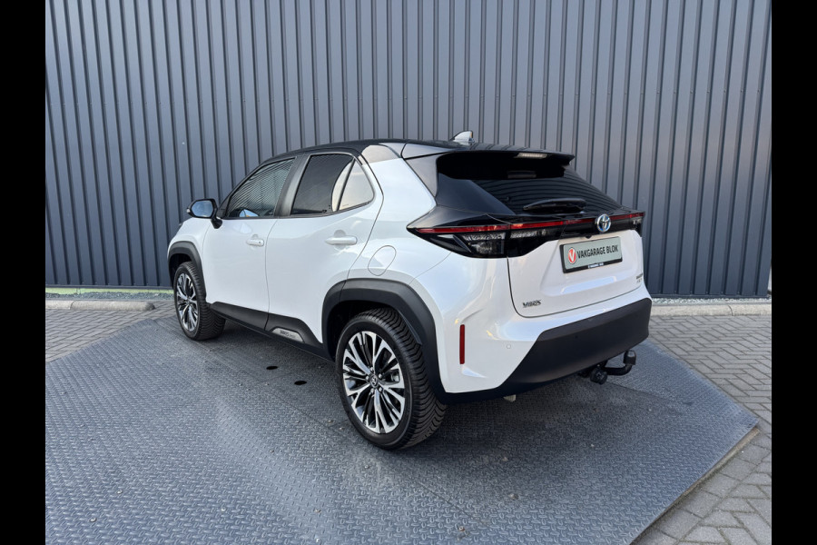 Toyota Yaris Cross 1.5 Hybrid AWD Executive / Bi tone | Pano dak | Trekhaak | JBL | BSM | 4x Allseason | Rijklaar!!