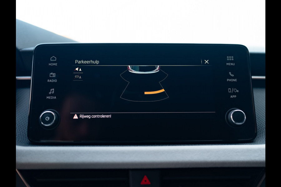 Škoda Kamiq 1.0 TSI Business Edition | Keyless | Stoelverwarming | Parkeersensoren | Prijs Rijklaar!! Škoda Kamiq 1.0 TSI Business Edition | Keyless | Stoelverwarming | Parkeersensoren | Prijs Rijklaar!!