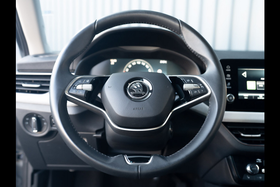 Škoda Kamiq 1.0 TSI Business Edition | Keyless | Stoelverwarming | Parkeersensoren | Prijs Rijklaar!! Škoda Kamiq 1.0 TSI Business Edition | Keyless | Stoelverwarming | Parkeersensoren | Prijs Rijklaar!!