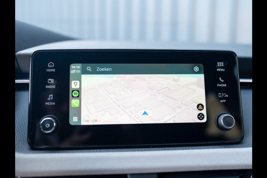 Škoda Kamiq 1.0 TSI Business Edition | Keyless | Stoelverwarming | Parkeersensoren | Prijs Rijklaar!! Škoda Kamiq 1.0 TSI Business Edition | Keyless | Stoelverwarming | Parkeersensoren | Prijs Rijklaar!!