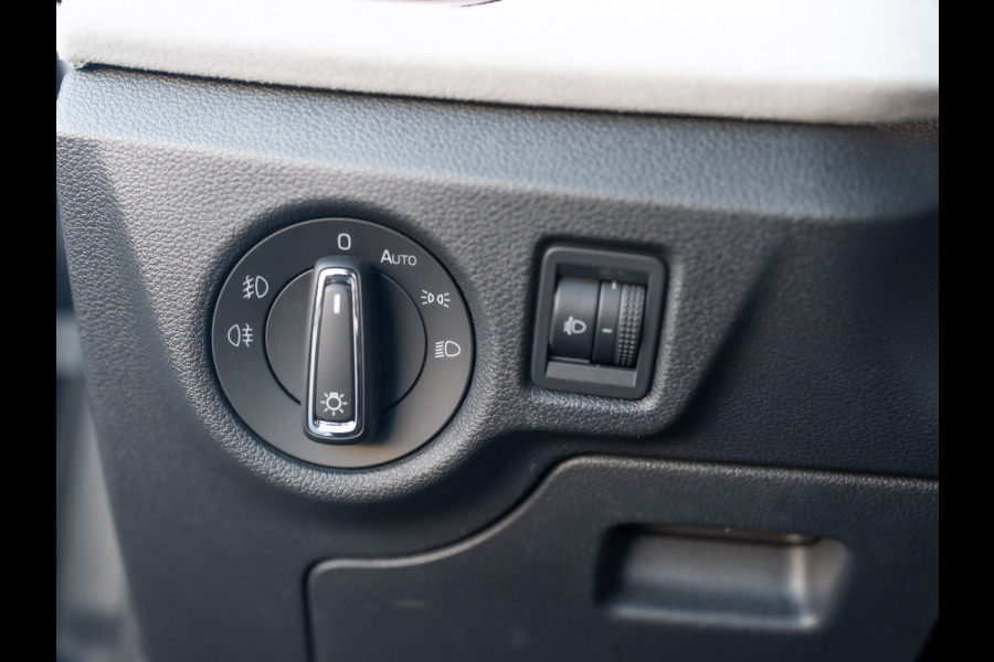 Škoda Kamiq 1.0 TSI Business Edition | Keyless | Stoelverwarming | Parkeersensoren | Prijs Rijklaar!! Škoda Kamiq 1.0 TSI Business Edition | Keyless | Stoelverwarming | Parkeersensoren | Prijs Rijklaar!!