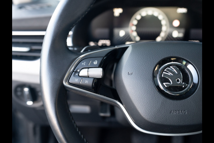 Škoda Kamiq 1.0 TSI Business Edition | Keyless | Stoelverwarming | Parkeersensoren | Prijs Rijklaar!! Škoda Kamiq 1.0 TSI Business Edition | Keyless | Stoelverwarming | Parkeersensoren | Prijs Rijklaar!!