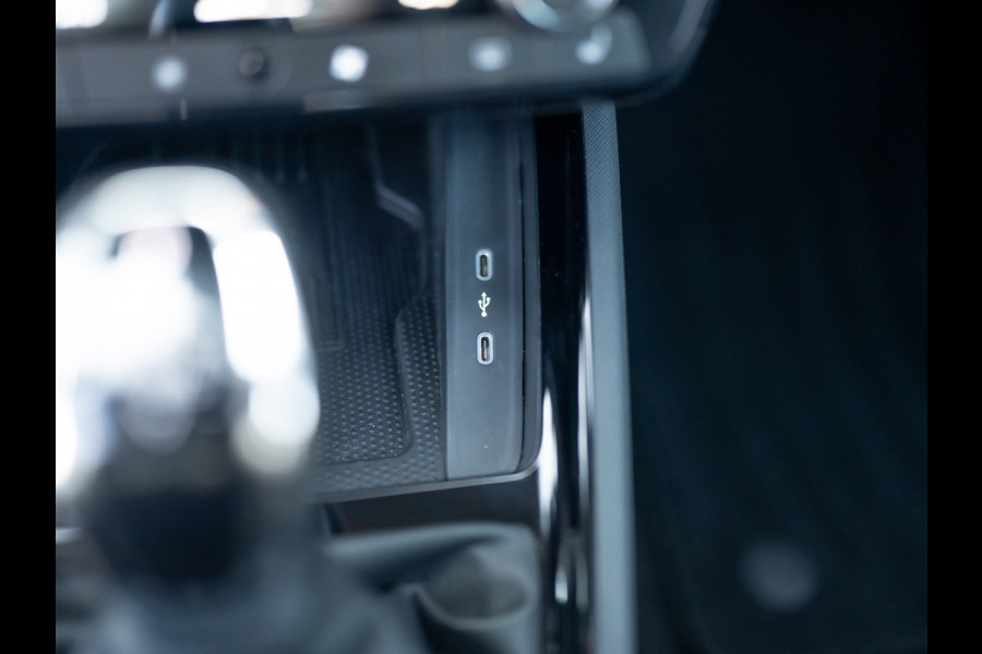 Škoda Kamiq 1.0 TSI Business Edition | Keyless | Stoelverwarming | Parkeersensoren | Prijs Rijklaar!! Škoda Kamiq 1.0 TSI Business Edition | Keyless | Stoelverwarming | Parkeersensoren | Prijs Rijklaar!!