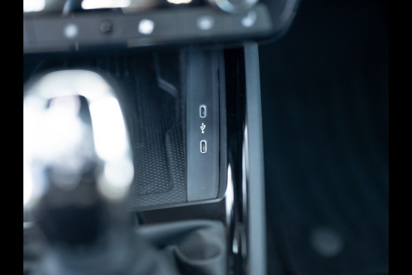 Škoda Kamiq 1.0 TSI Business Edition | Keyless | Stoelverwarming | Parkeersensoren | Prijs Rijklaar!! Škoda Kamiq 1.0 TSI Business Edition | Keyless | Stoelverwarming | Parkeersensoren | Prijs Rijklaar!!