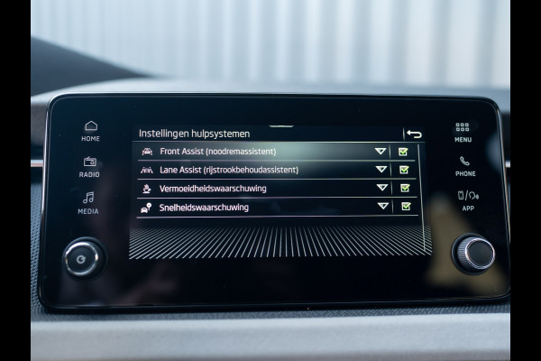 Škoda Kamiq 1.0 TSI Business Edition | Keyless | Stoelverwarming | Parkeersensoren | Prijs Rijklaar!! Škoda Kamiq 1.0 TSI Business Edition | Keyless | Stoelverwarming | Parkeersensoren | Prijs Rijklaar!!