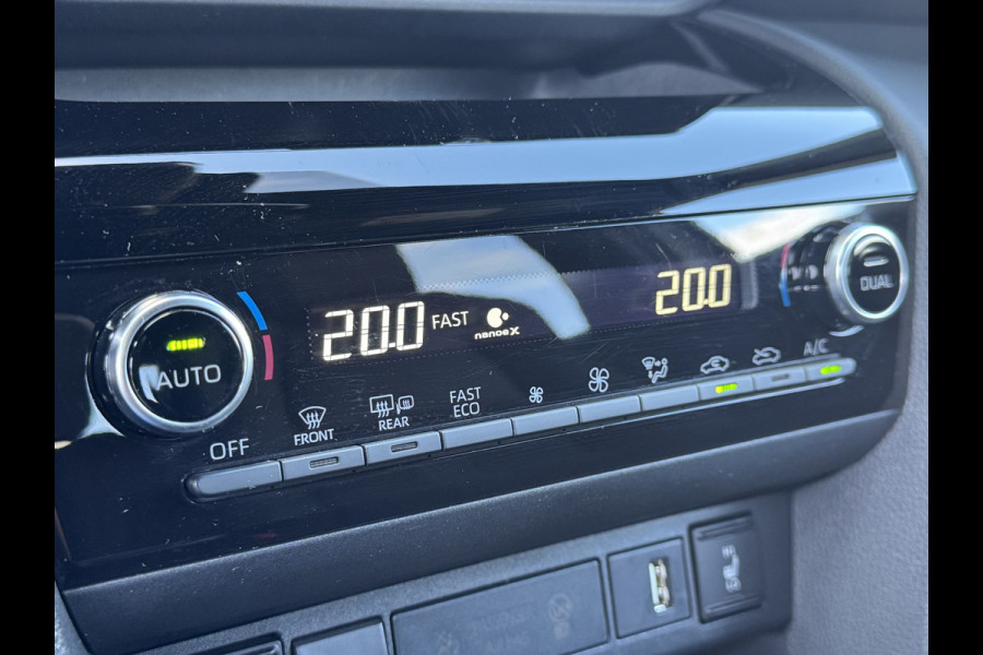 Toyota Yaris Cross 1.5 Hybrid Adventure | Elektrische achterklep | JBL | BSM | Head-up | Rijklaar!! Toyota Yaris Cross 1.5 Hybrid Adventure | Elektrische achterklep | JBL | BSM | Head-up | Rijklaar!!
