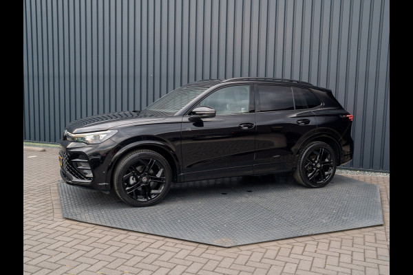 Volkswagen Tiguan 1.5 eTSI R-Line Edition | 360 Camera | Harman/ Kardon | Trekhaak | Panodak | IQ Light | Head Up | Prijs Rijklaar!!