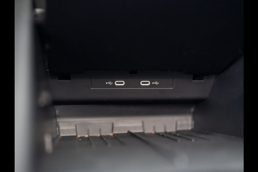 Volkswagen Tiguan 1.5 eTSI R-Line Edition | 360 Camera | Harman/ Kardon | Trekhaak | Panodak | IQ Light | Head Up | Prijs Rijklaar!!