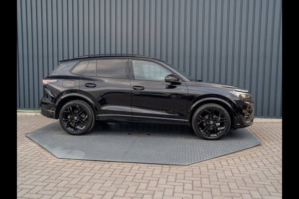 Volkswagen Tiguan 1.5 eTSI R-Line Edition | 360 Camera | Harman/ Kardon | Trekhaak | Panodak | IQ Light | Head Up | Prijs Rijklaar!!