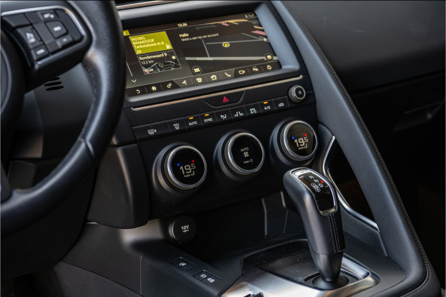 Jaguar E-Pace 2.0 P200 AWD 20'' - Head-up - Black Jaguar E-Pace 2.0 P200 AWD 20'' - Head-up - Black